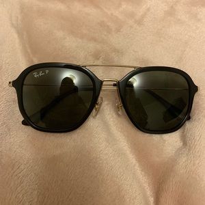 Black polarized ray ban